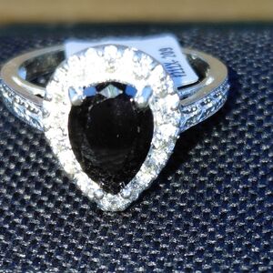 Elegant Silver and Black Teardrop Ring